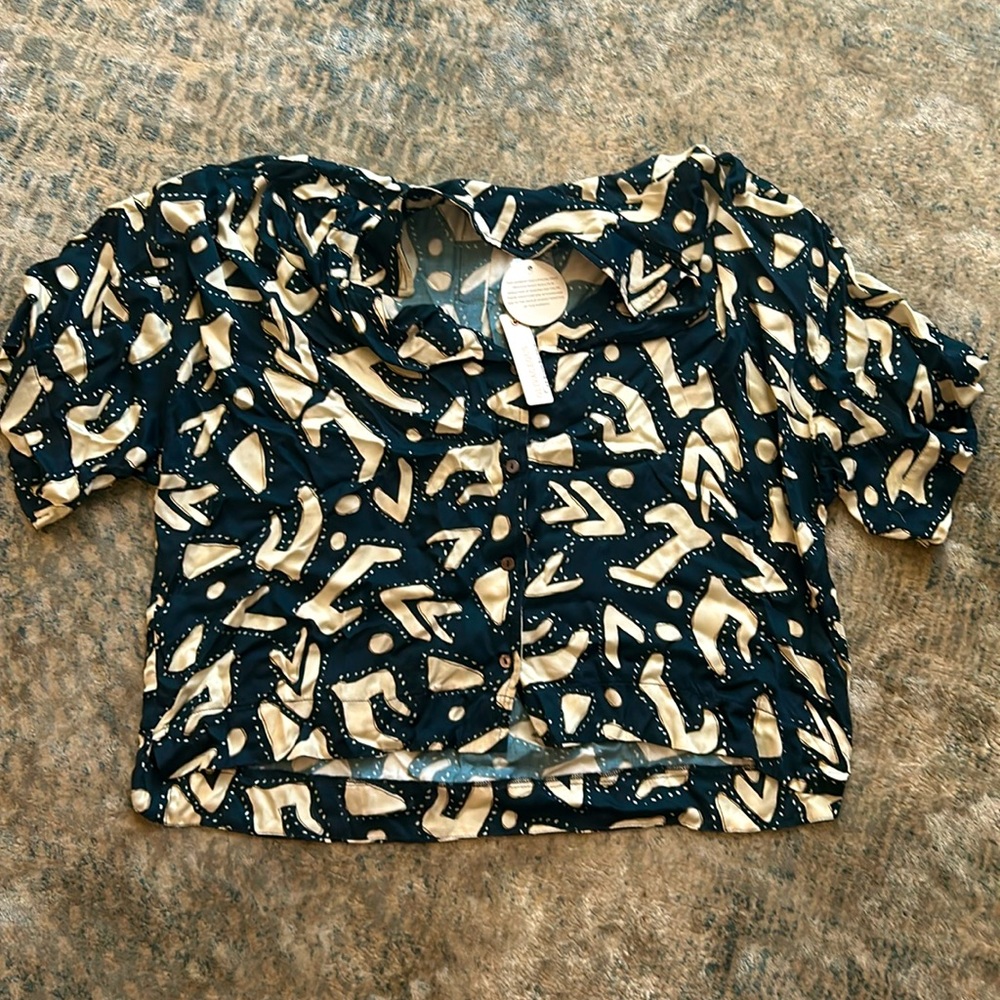 Olivaceous high low semi crop button down shirt. Navy and cream pattern. NWT